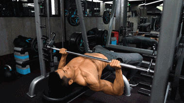 欧豪健身大秀肌肉,魅力十足,男人力曝光!赤裸上身效果显著!