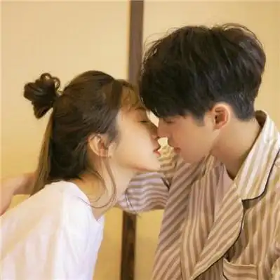 2022真人情侣头像亲吻 情侣头像图片大全 -【爱个性】