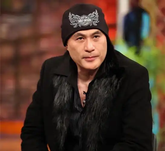 看着这样的徐锦江,很多观众不敢相信,鳌拜怎么变成了这幅样子.