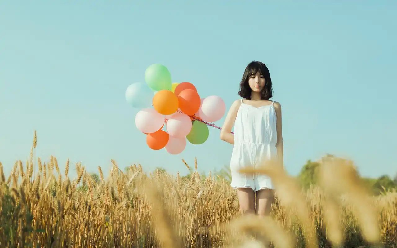清纯可爱的麦田女孩