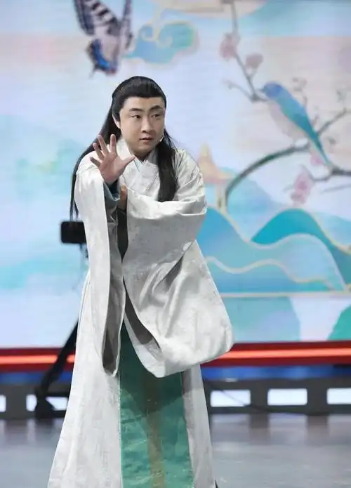 乔杉:落魄时妻子摆地摊养他,成名后给岳父买房