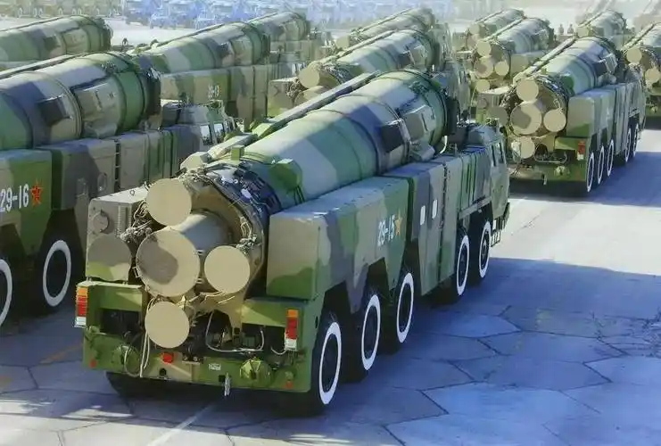 中国的东风系列导弹中最为出名的可能要数东风41.