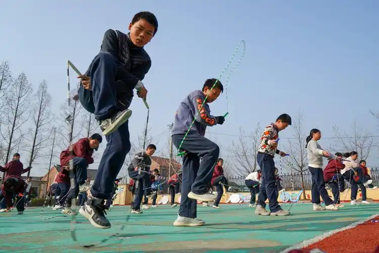 我爱体育课——江苏睢宁:花样少年 "绳"采飞扬_小学