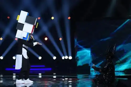 《蒙面唱将猜猜猜》薛之谦片段"刺"与"小魔头"互怼片段曝光