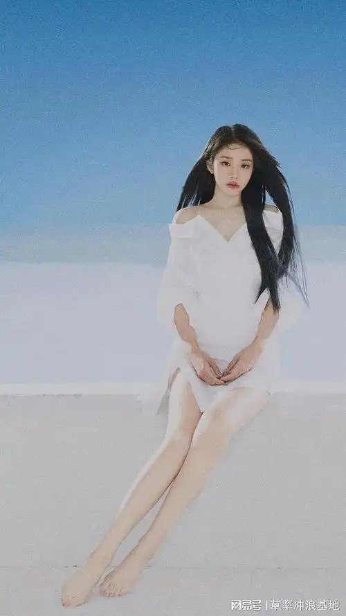 the9毕业演唱会公式照发布喻言一身白衣秀出漂亮大长腿