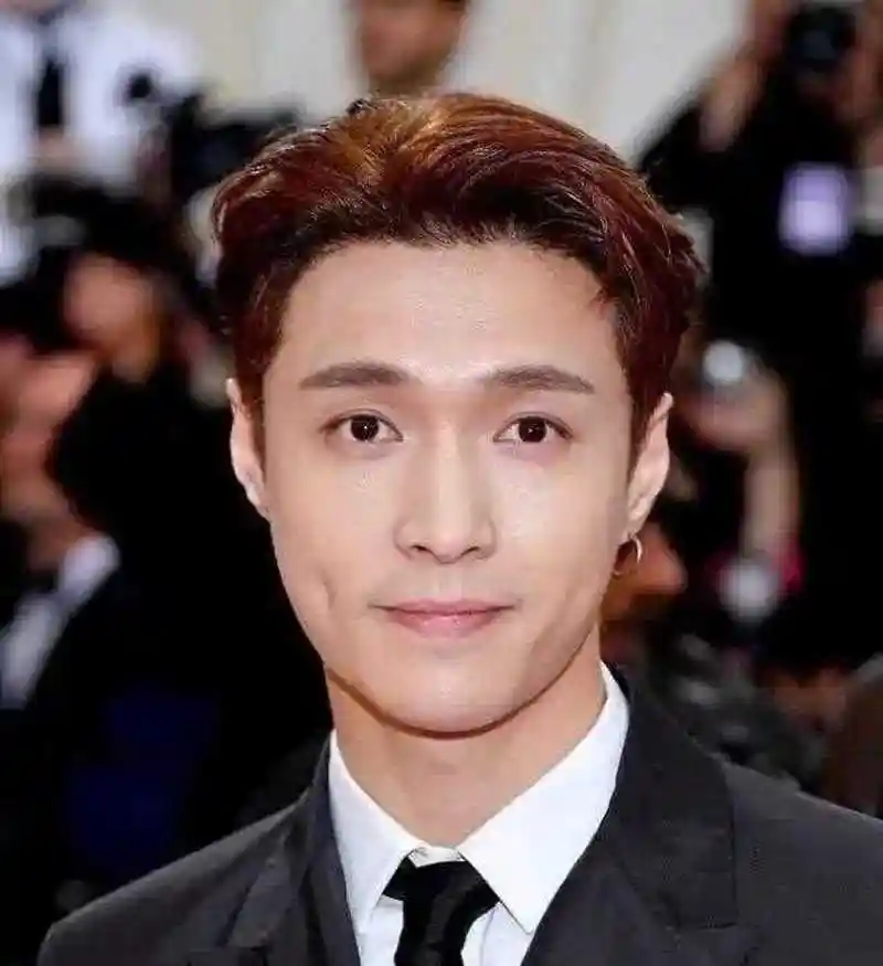 张艺兴生图合集,高糊也挡不住的帅气,少年感满满!