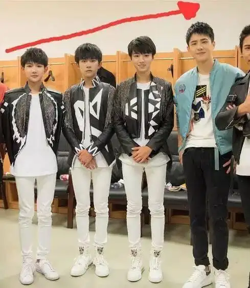 看tfboys快本四年身高变化对比何炅就知道王源为何担心了