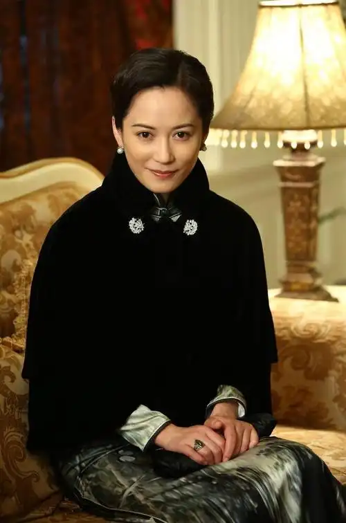 胸针迷穿旗袍戴胸针的俞飞鸿超有气质