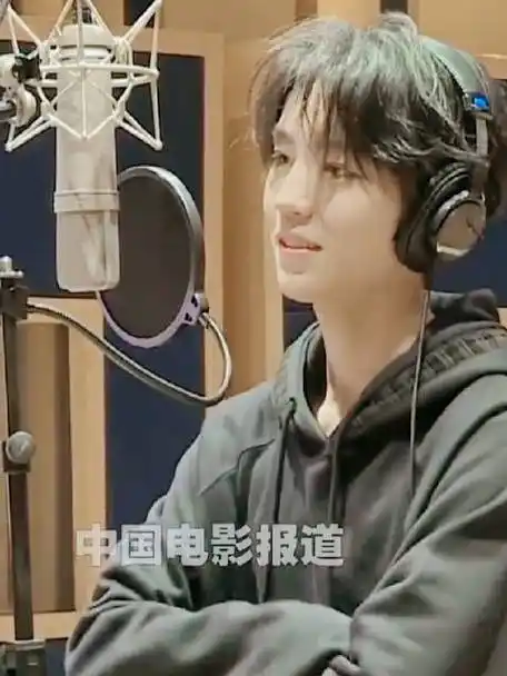 六公主镜头下王俊凯在录音棚这段怼脸拍yyds