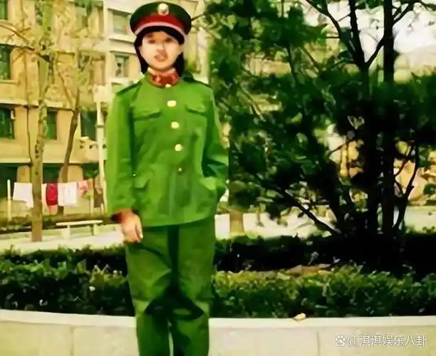 韩红自曝曾为大学校花本以为开玩笑18岁旧照曝光惊艳众人