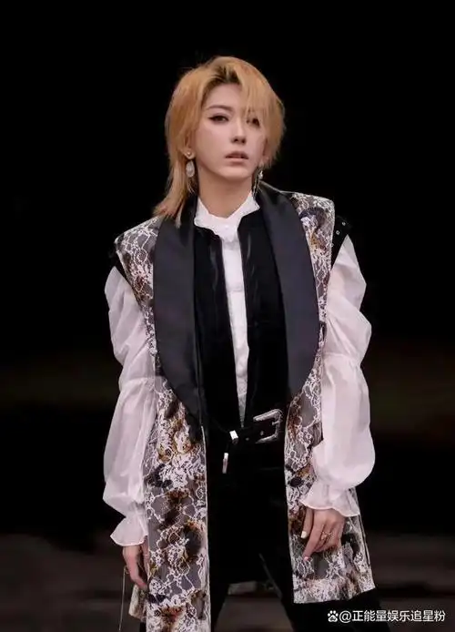 当年的快女人气王刘忻开始乘风破浪了她值得再火一次