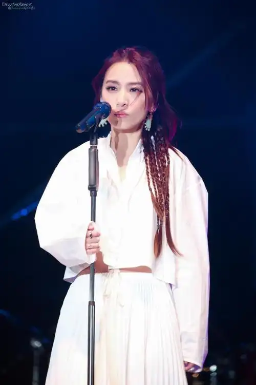 田馥甄未转发官方任务,粉丝私信被拉黑引发热议