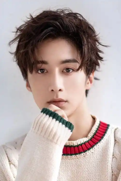 新生代男演员的身份中在湖南卫视新生主持人综艺《快乐大本营》电视剧