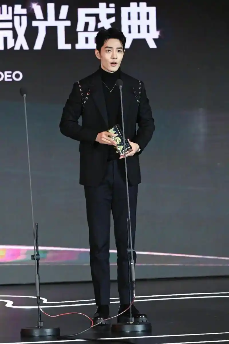 肖战 #红毯 #新鲜的肖战来了 #西装杀 #气场全开  - 抖音