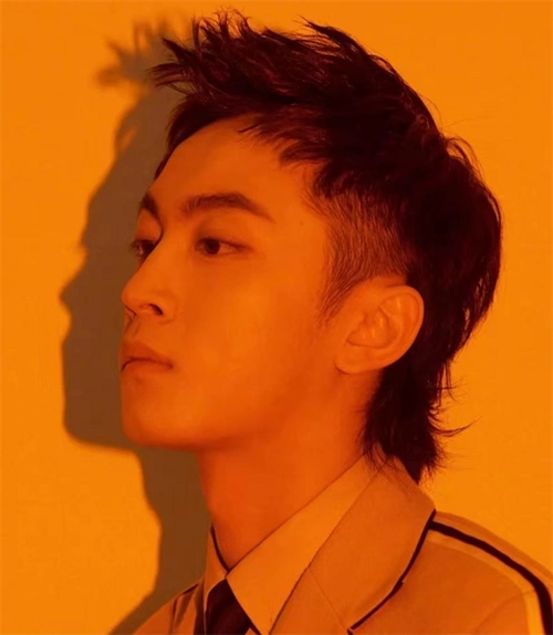 帅气时髦狼尾发型 备受小鲜肉喜爱