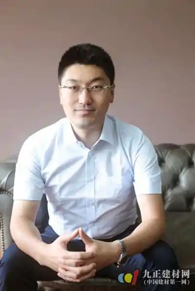 对于圣象三层实木而言,意味着新起点以及新未来;对于刘海涛,这个年仅