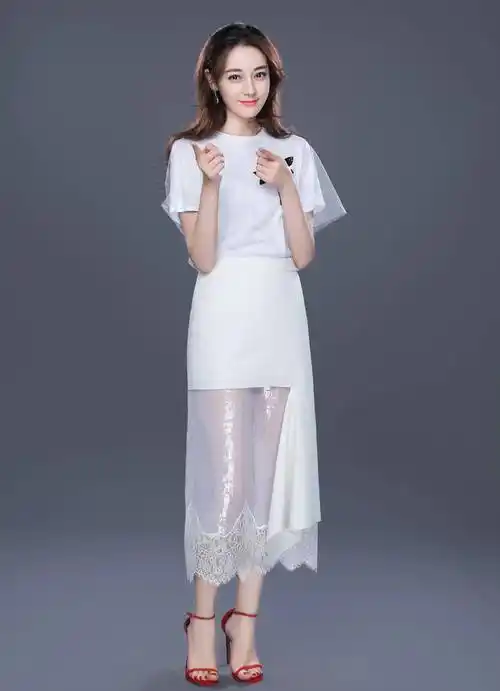 迪丽热巴红色时尚高跟凉鞋美脚_白色_身材_裙子