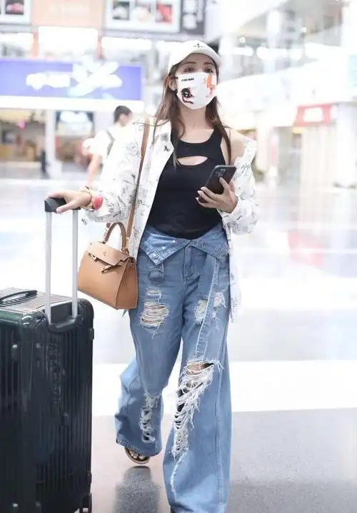 麦迪娜穿镂空上衣配"乞丐裤" 相当有个性|衬衫|休闲装|牛仔裤_网易