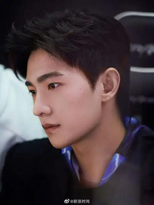 下巴上有痣的男明星(下巴上有痣的男明星有哪些)