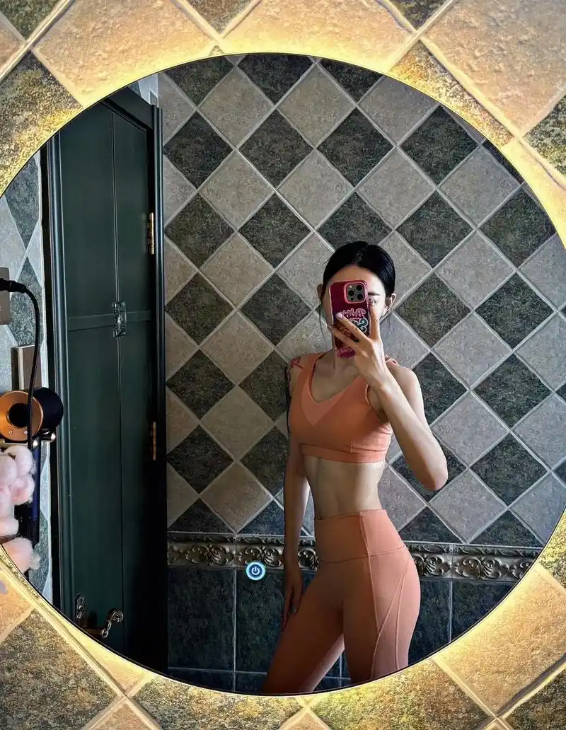 分享图片 #日常碎片 #马甲线 #保持身材 #自律即自由 - 抖音