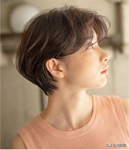 女士短发图片大全,夏天拒绝留长发,15款最火短发送给大家,不论直卷都