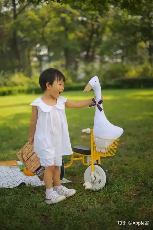 小女孩拍艺术照时为什么要光着脚?为什么不配鞋子? - 知乎