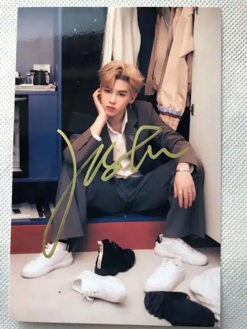 黄明昊亲笔签名 想要的宝贝赶-沈煜尼