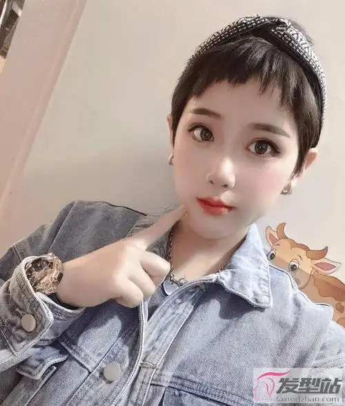 最流行的狗啃短发 这么剪甜酷又时髦_发型站_最新流行发型设计发型