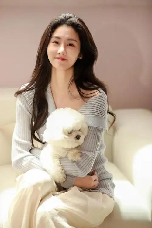 2021年1月22日,张碧晨发文承认与华晨宇有一个孩子,双方表示将在无