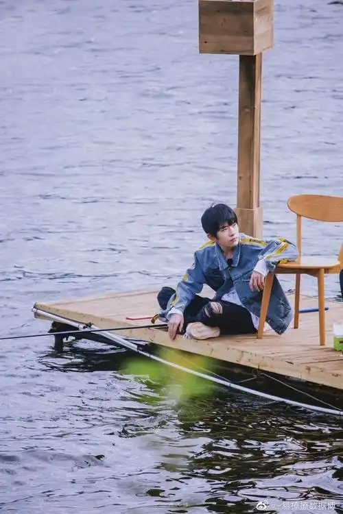 把"浪"字打在公屏上|沙滩|海边度假|大海|海浪|浪花_网易订阅