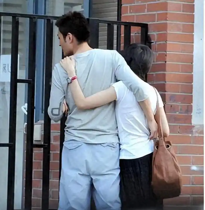 回顾与高圆圆分手后12年不谈恋爱没有绯闻47岁娶旺夫妻子后爆红