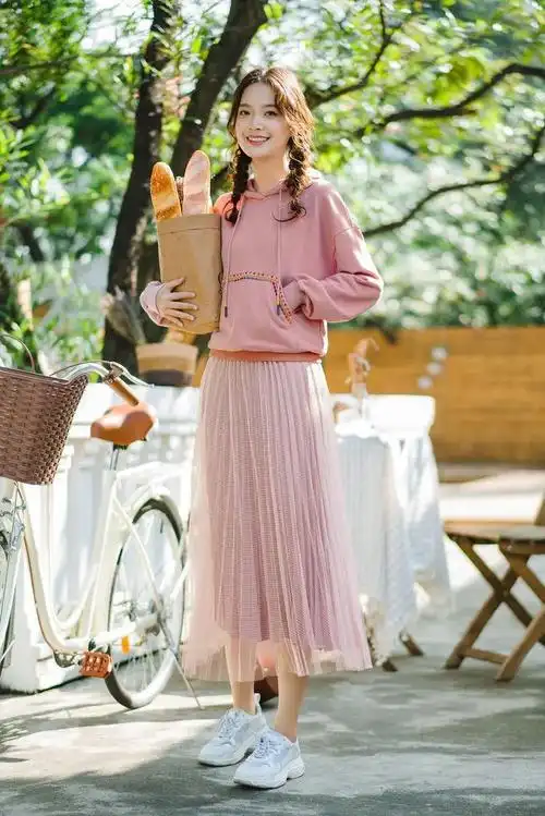 粉色衣服的搭配方案