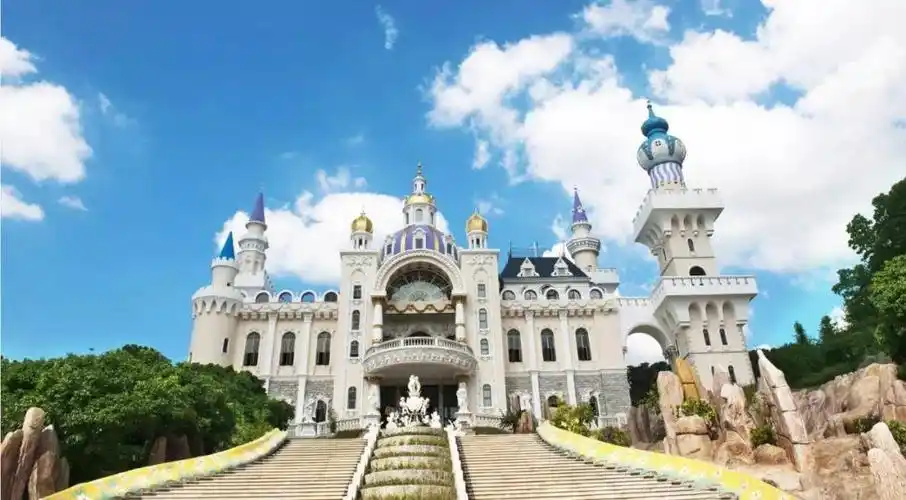 已结束99元享原价388元东莞龙凤山庄2大1小套票梦幻小火车双层旋转