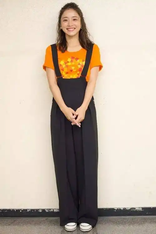 石原里美穿什么都好看,哪怕是一件再普通不过的t恤!