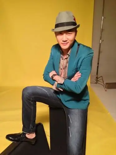 关喆昨日,中国好声音人气学员"关喆"在京拍摄某杂志封面.