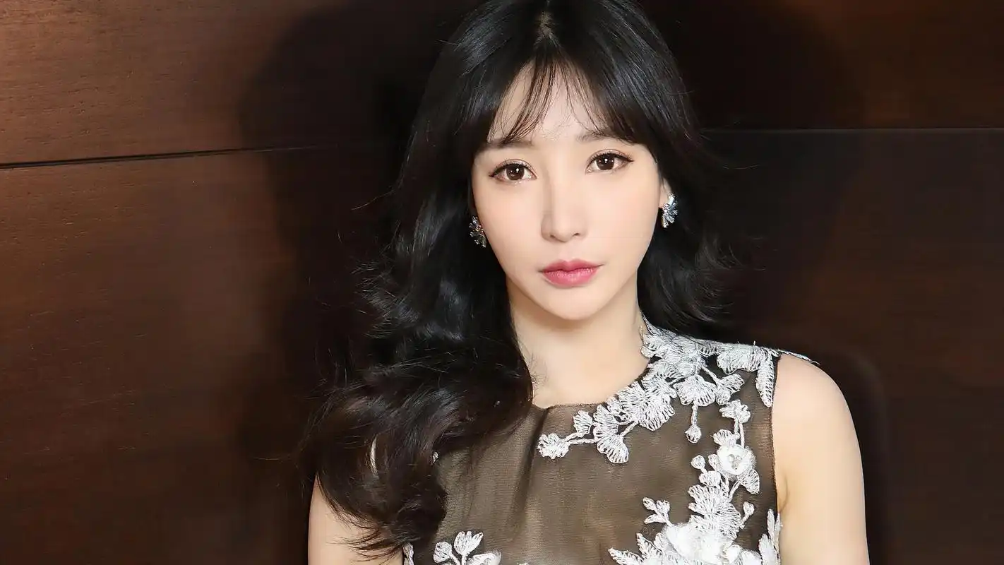 性感女神柳岩魅力养眼写真图片桌面壁纸