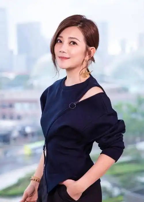 著名歌手梁静茹走出情伤,自言仍相信爱情,准备接受新恋情_赵元同