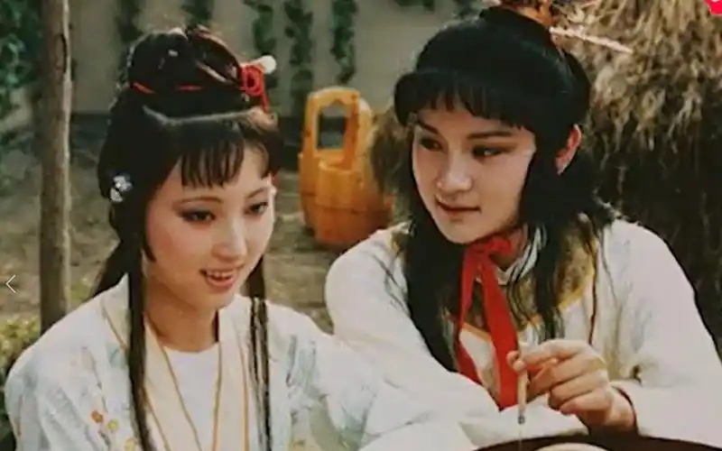 播了三十年,87版红楼梦第一集这么多穿帮,你未必能发现
