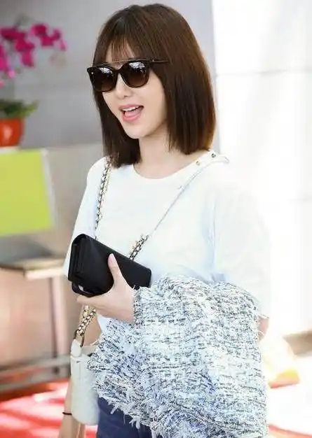 毛晓彤换了一款短发,清爽迷人个性十足,网友:秒变成高校生_造型_发型