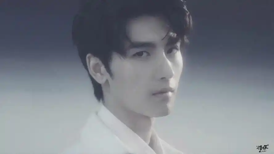 黄俊捷 | 在这假意浪漫的世俗中你是我永远为之动容的存在