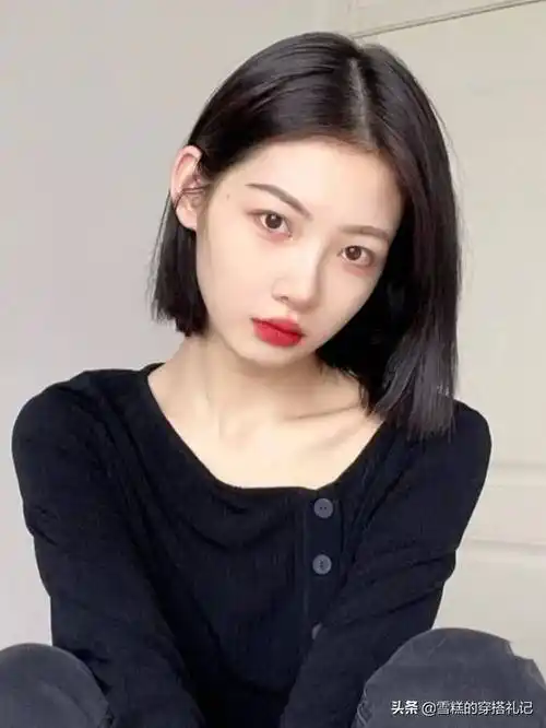 4,50岁的女人别留长发了,今年流行这4种"齐肩发",洋气减龄_显得_发型