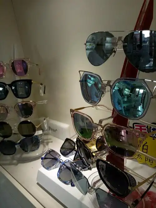 新世纪眼镜(建设街店)