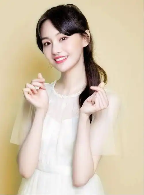 郑爽张恒被爆结婚杨紫有希望做伴娘郑爽好像真没什么女闺蜜