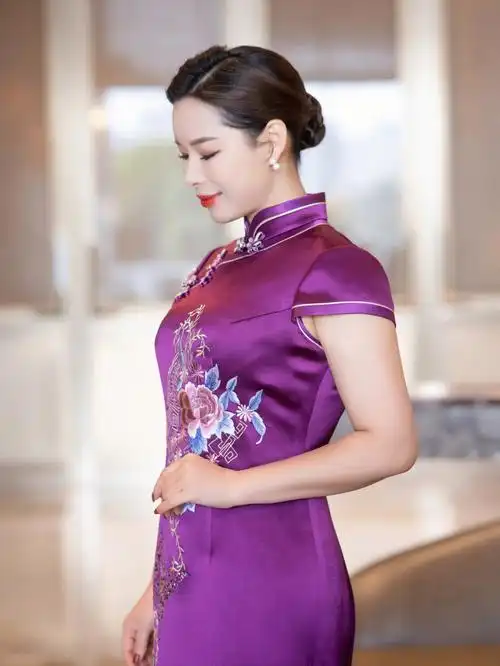 儿子结婚怎么穿看浪漫的紫色旗袍绝绝子啊