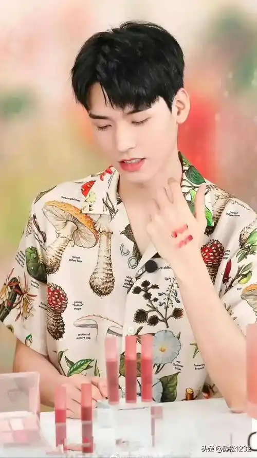 第14名龚俊陈伟霆的身材真的是相当的好,颜值也是非常不错啊,所以陈伟