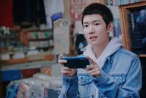 tfboys寸头造型:王俊凯酷帅颜值惊艳,王源可爱千玺呆萌