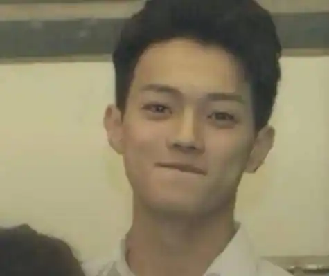 许凯大学时期堪称校草,网友扒出"小学照",说颜值巅峰都不过分_千古