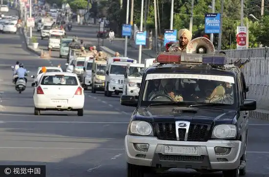 当地时间2017年8月27日,印度帕蒂亚拉,警车巡逻,严防暴力.