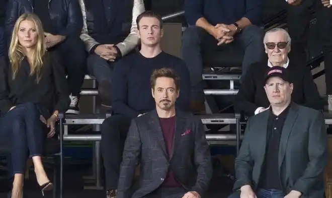 【今日壁纸】漫威十周年合影万级像素版