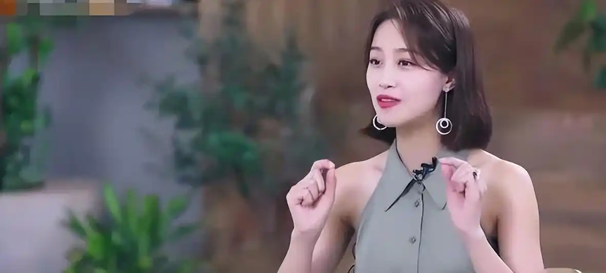 蓝盈莹亿万家产超王思聪,分手曹骏真相揭晓,5年情史引热议